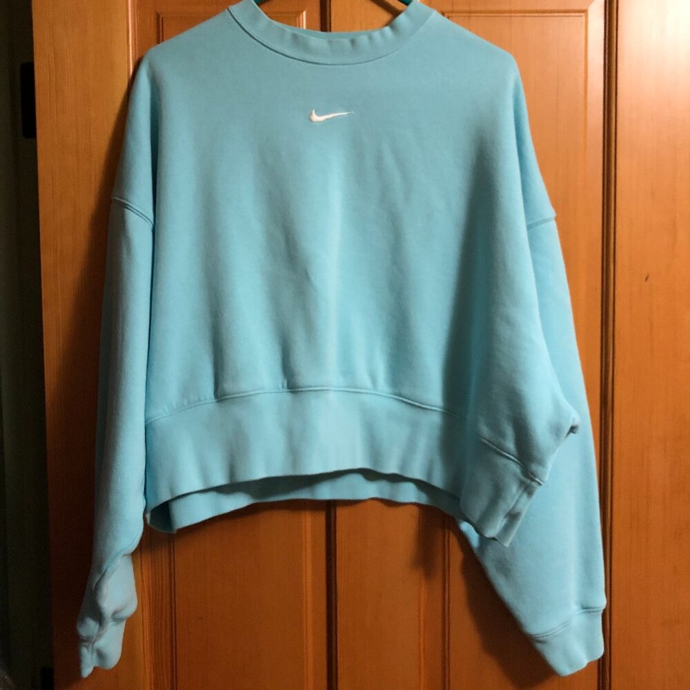 NIKE Sportswear Womens Oversized Crop Crewneck Sweatshirt